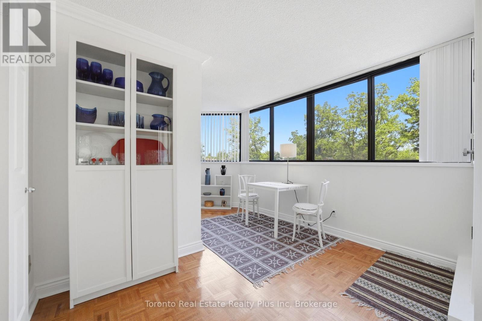 #203 1111 BOUGH BEECHES BOULEVARD - 36