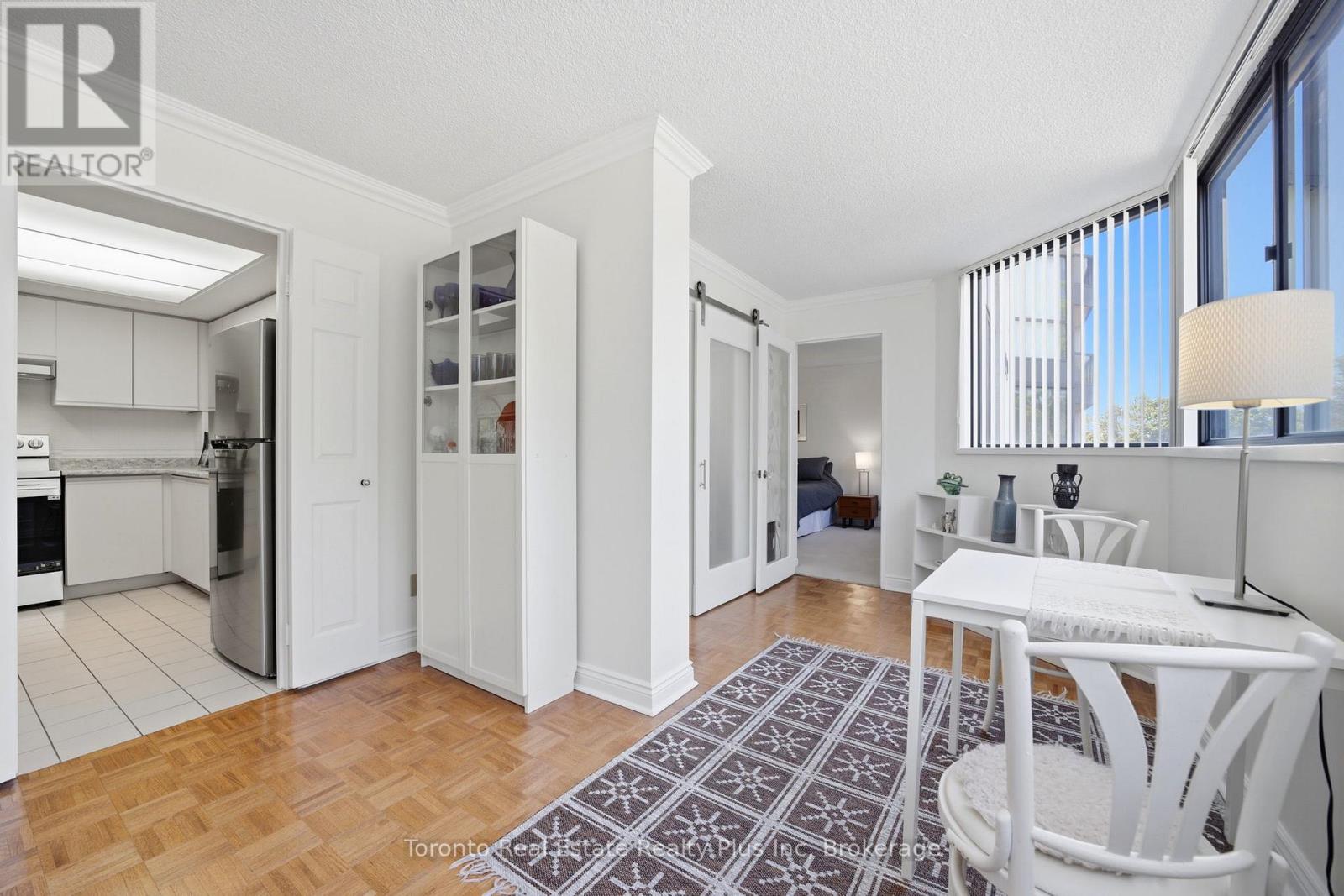 #203 1111 BOUGH BEECHES BOULEVARD - 38