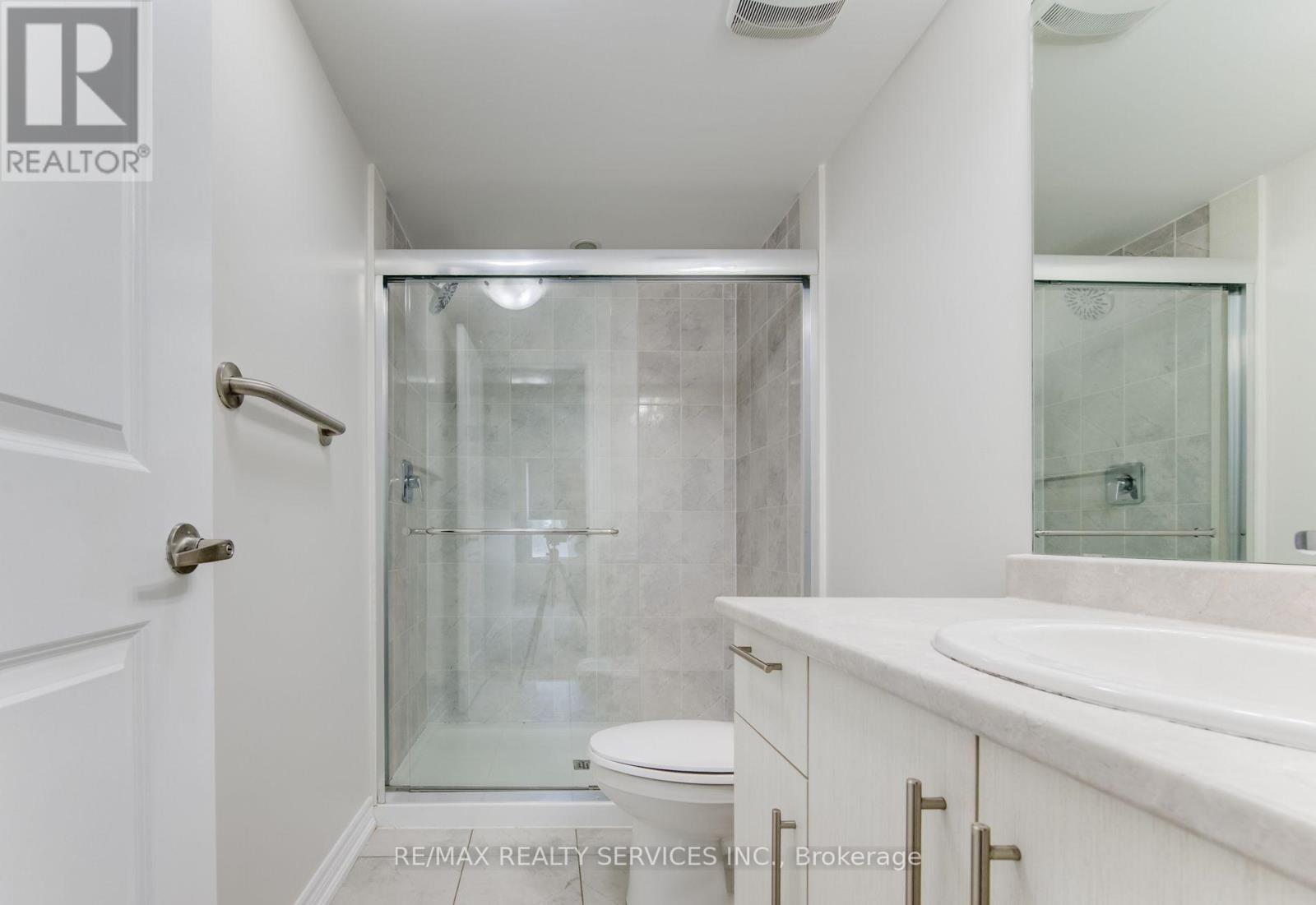 #4 2205 LILLYKIN STREET - 11