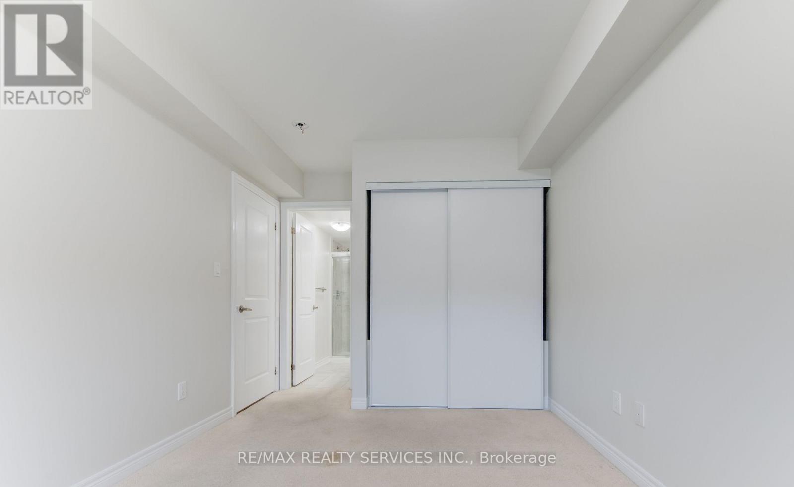 #4 2205 LILLYKIN STREET - 12