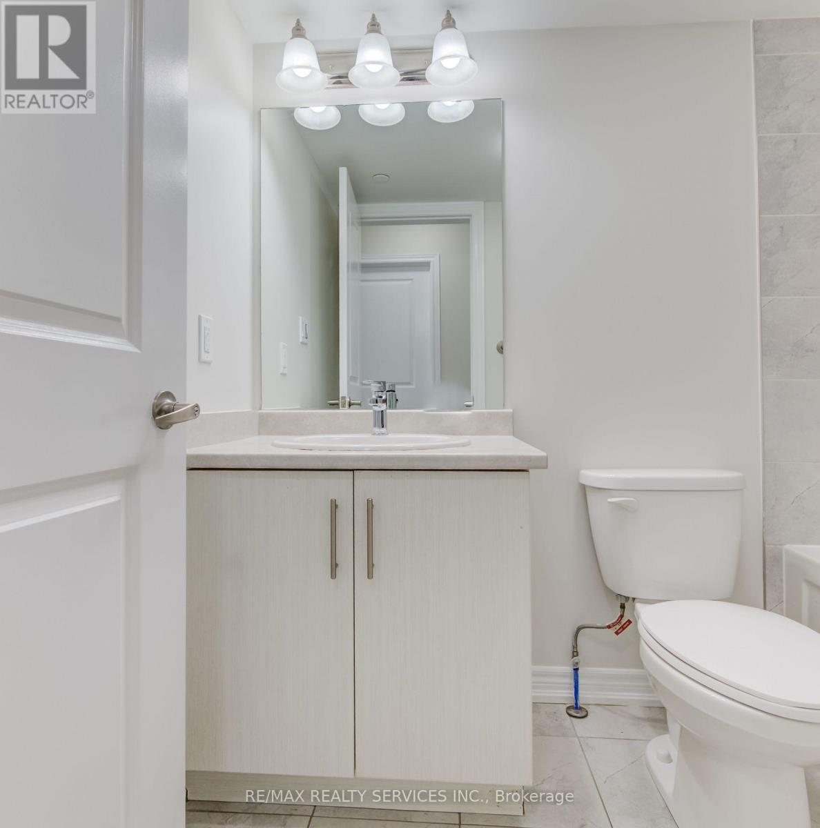 #4 2205 LILLYKIN STREET - 15