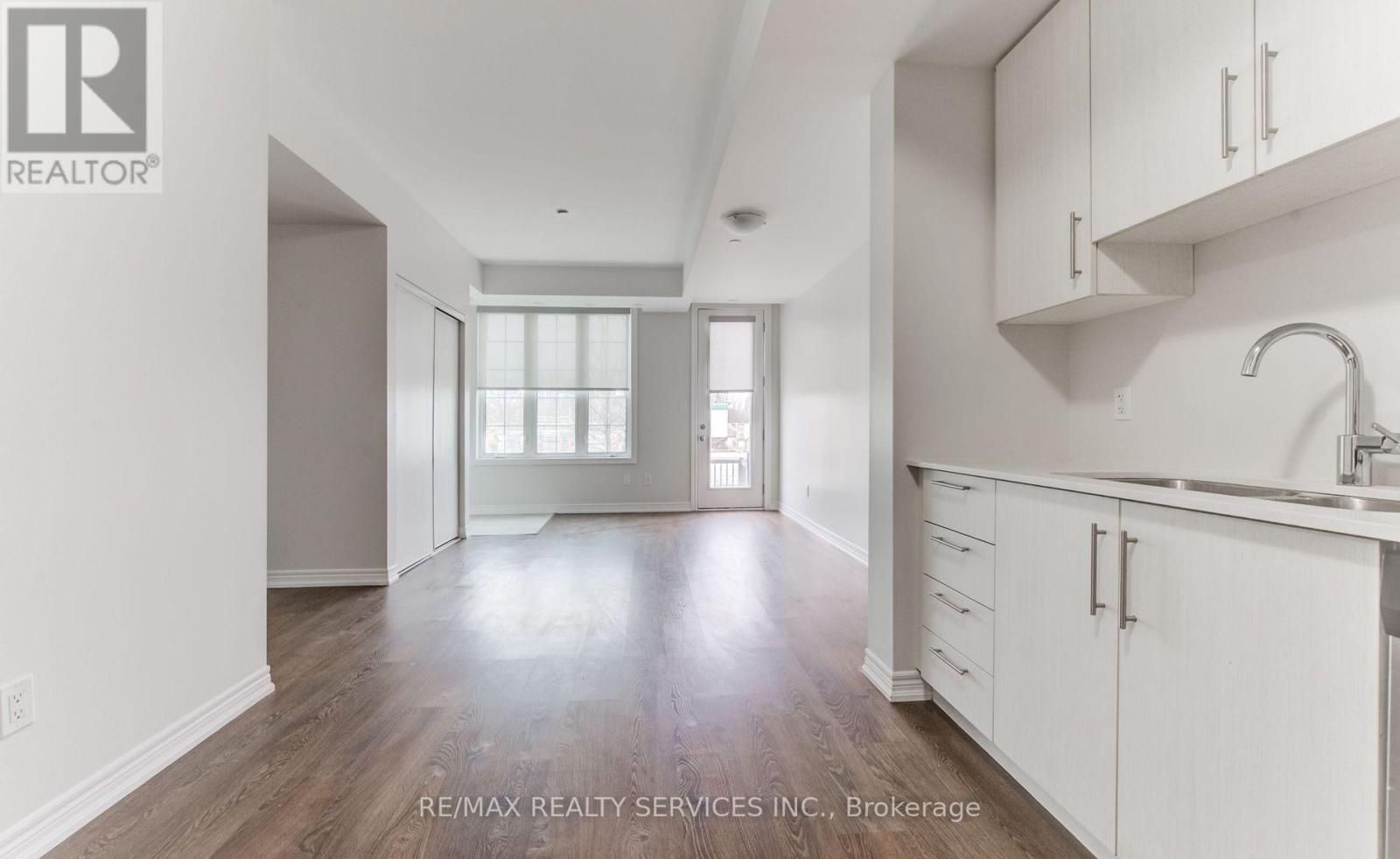 #4 2205 LILLYKIN STREET - 2