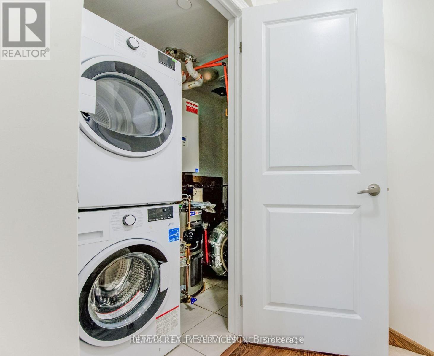 #4 2205 LILLYKIN STREET - 20