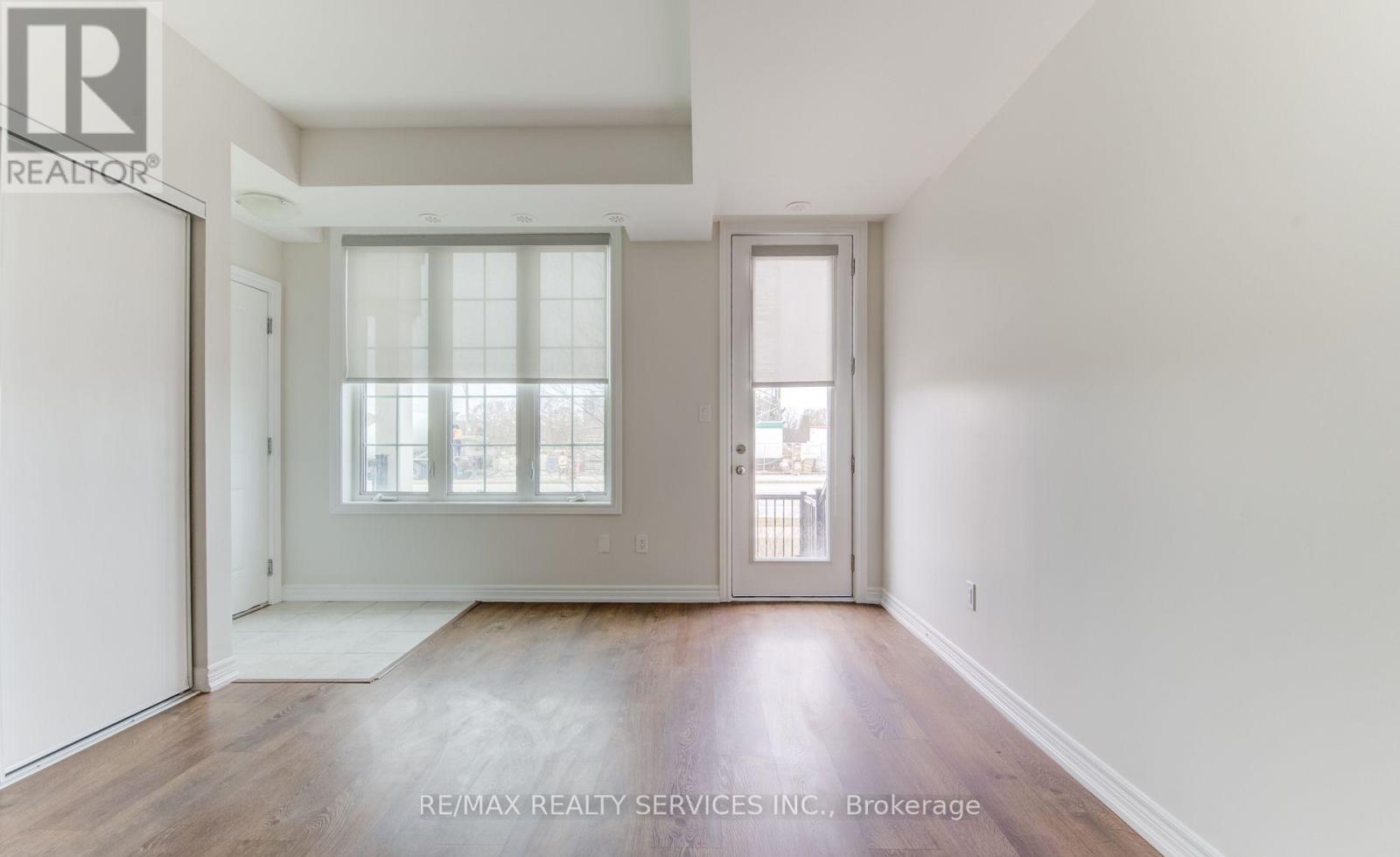 #4 2205 LILLYKIN STREET - 3