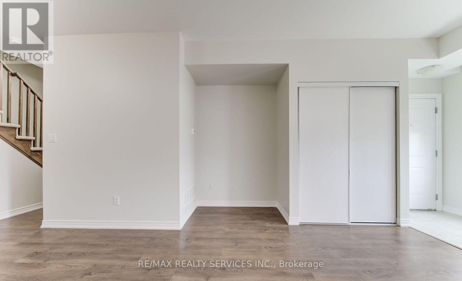 #4 2205 LILLYKIN STREET - 4