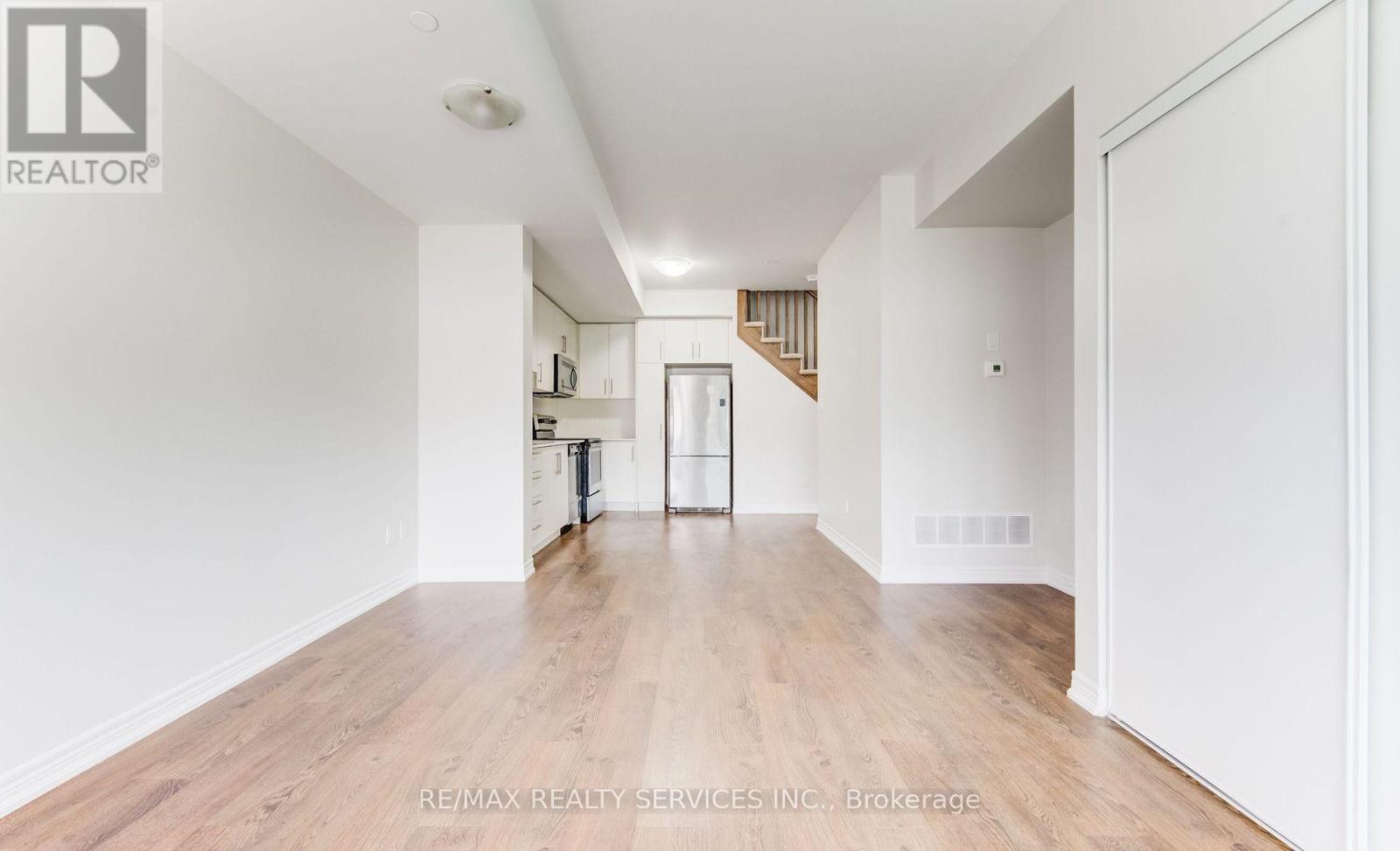 #4 2205 LILLYKIN STREET - 5