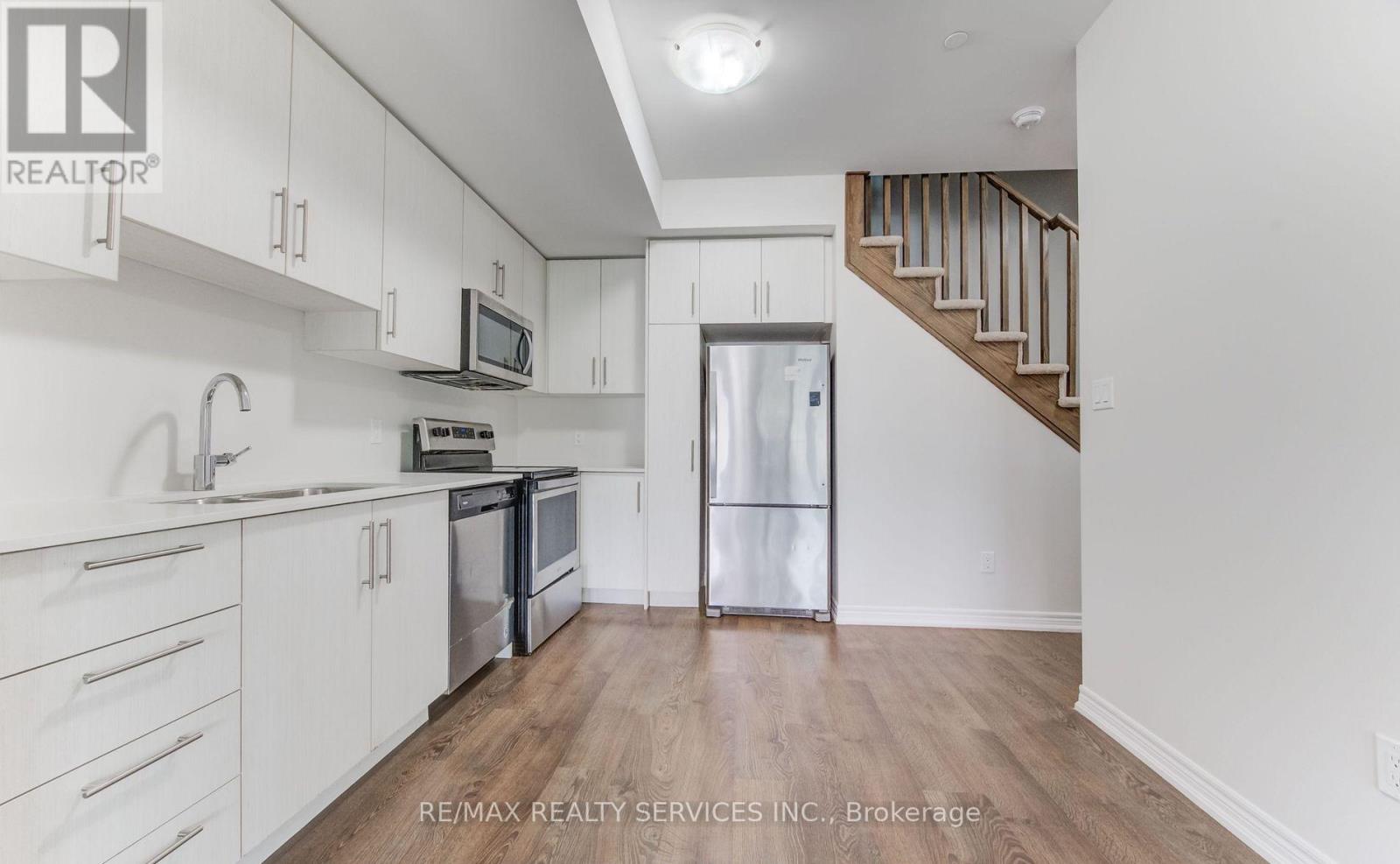 #4 2205 LILLYKIN STREET - 8