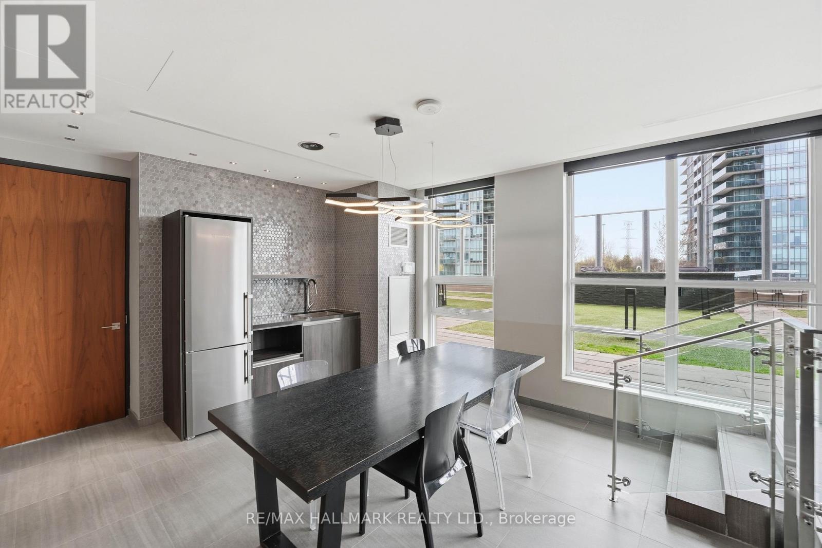 #710 36 PARK LAWN ROAD - 21