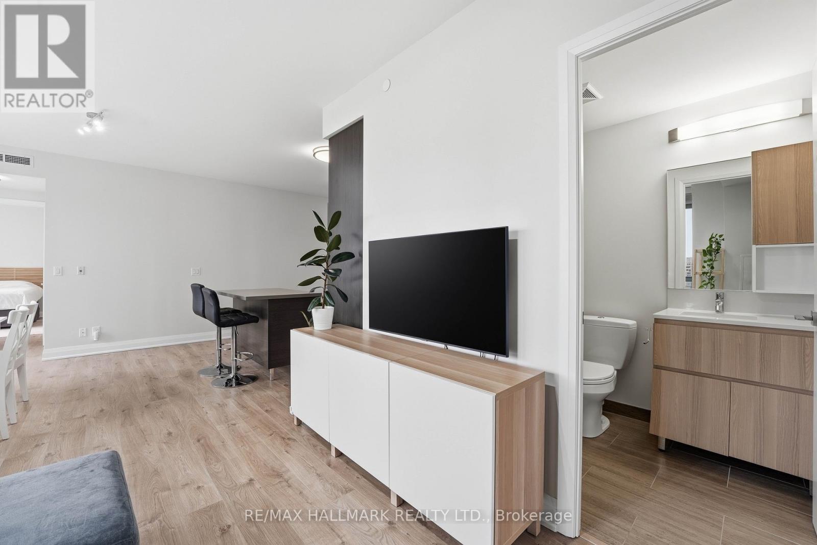 #710 36 PARK LAWN ROAD - 5