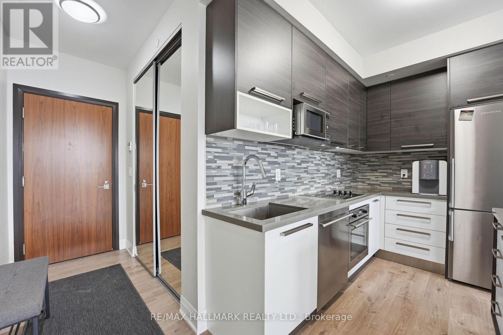#710 36 PARK LAWN ROAD - 9