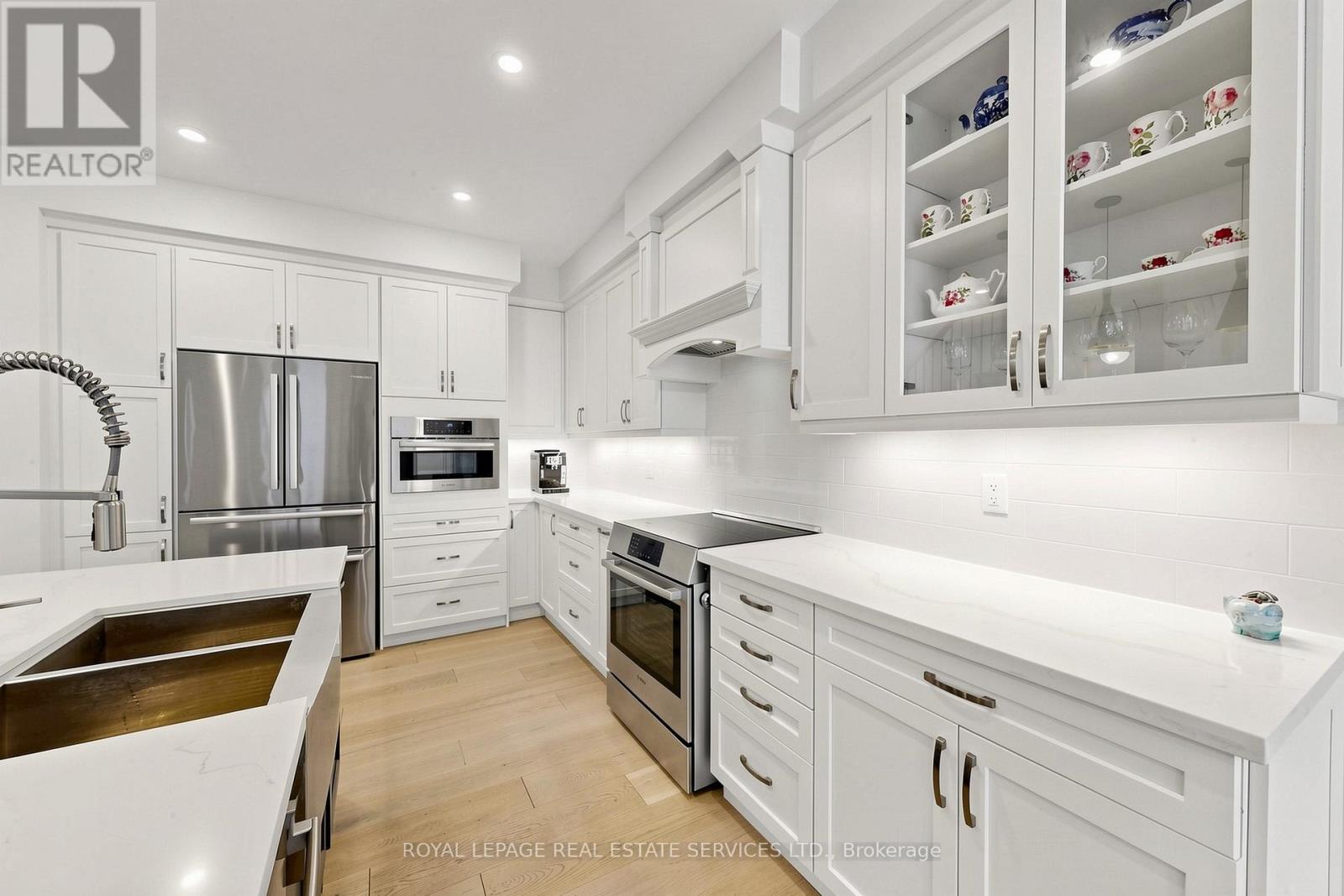 19 SUMMERBEAM WAY - 11