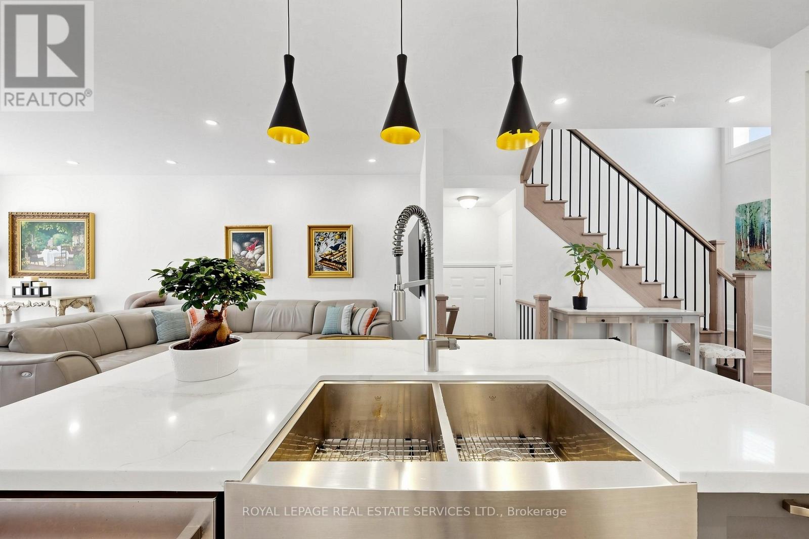 19 SUMMERBEAM WAY - 12