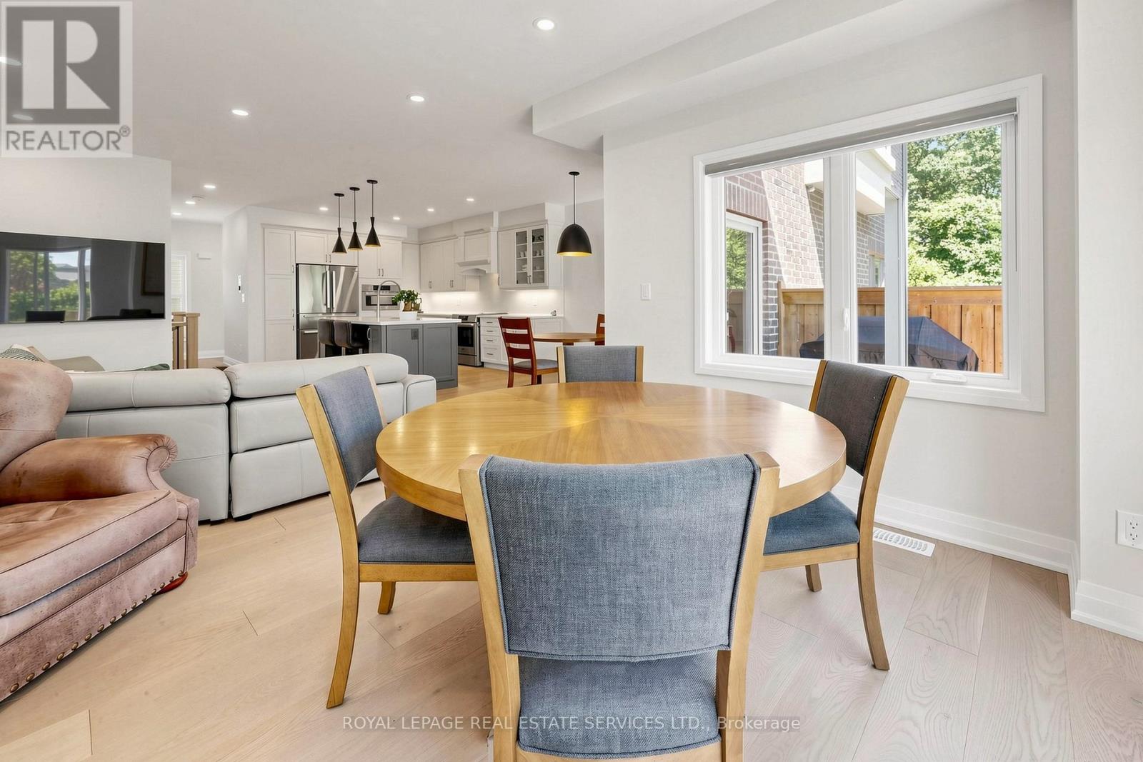 19 SUMMERBEAM WAY - 16