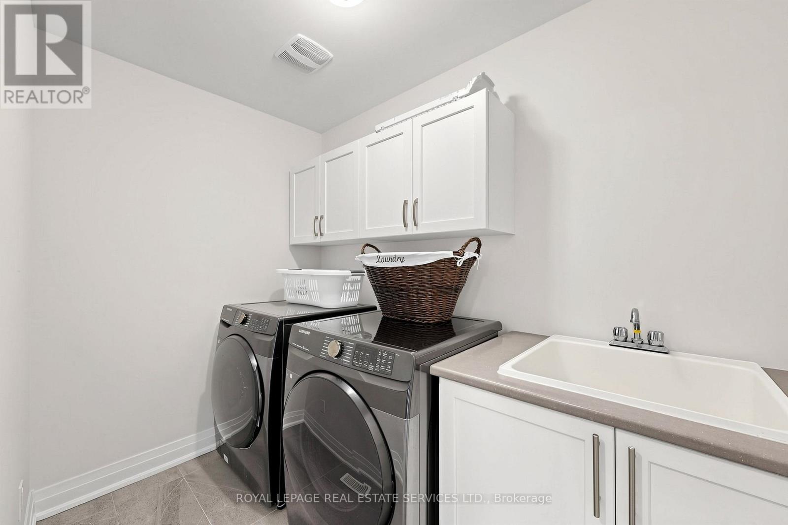 19 SUMMERBEAM WAY - 36