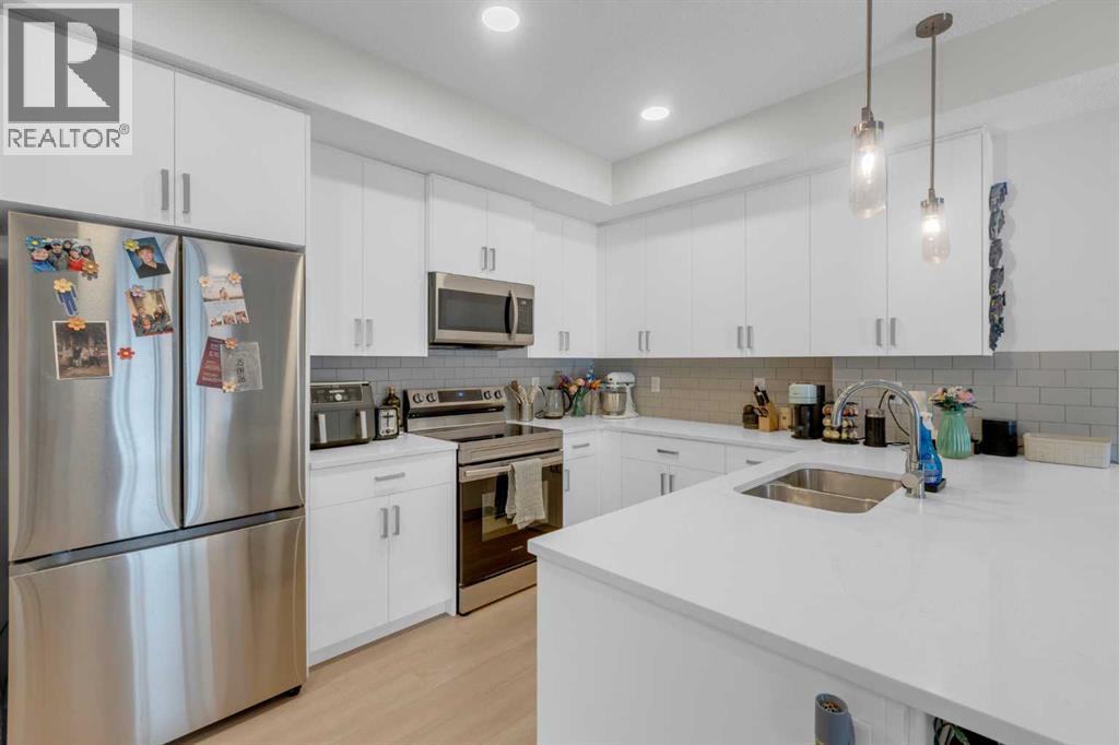 #2106 33 Carringham Gate NW - 10