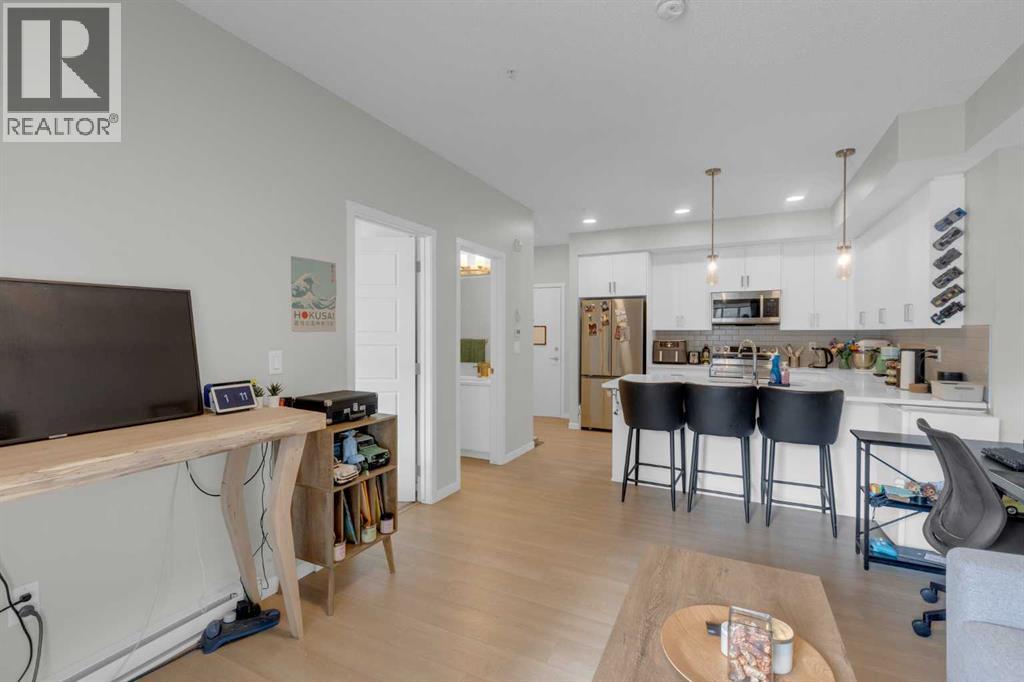 #2106 33 Carringham Gate NW - 18