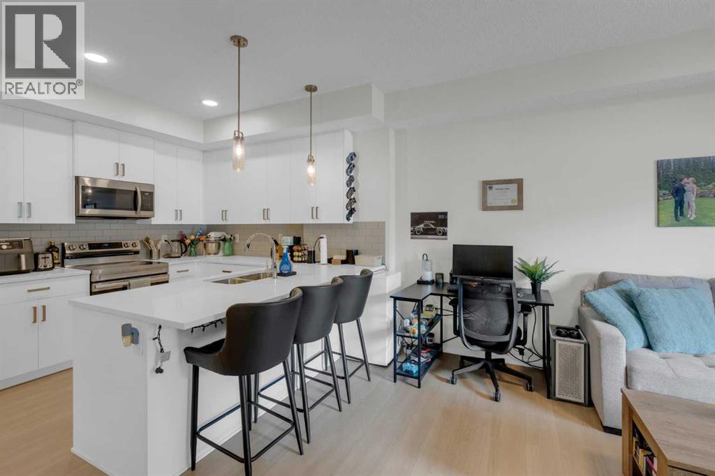 #2106 33 Carringham Gate NW - 14