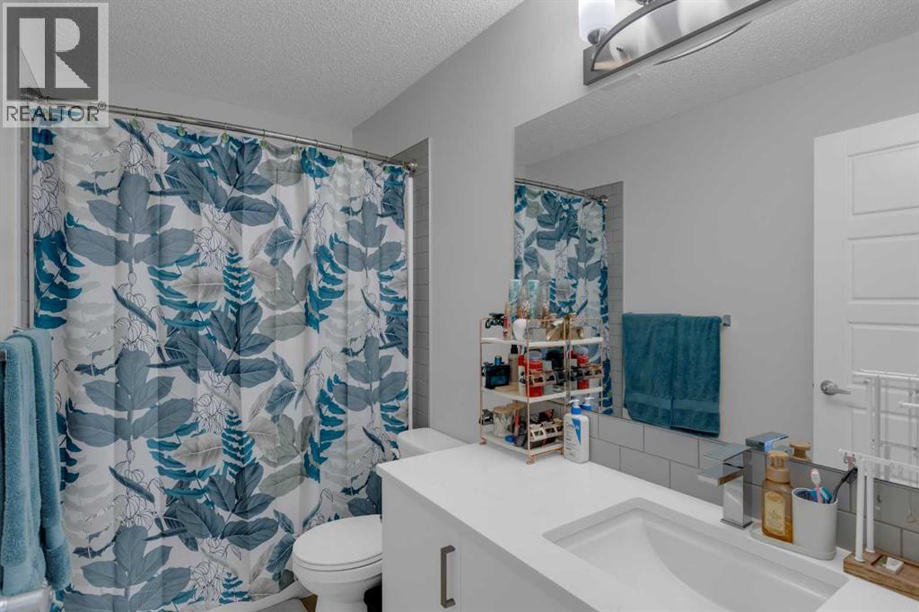 #2106 33 Carringham Gate NW - 22