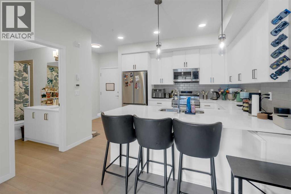 #2106 33 Carringham Gate NW - 15