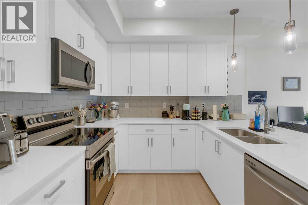 #2106 33 Carringham Gate NW - 9