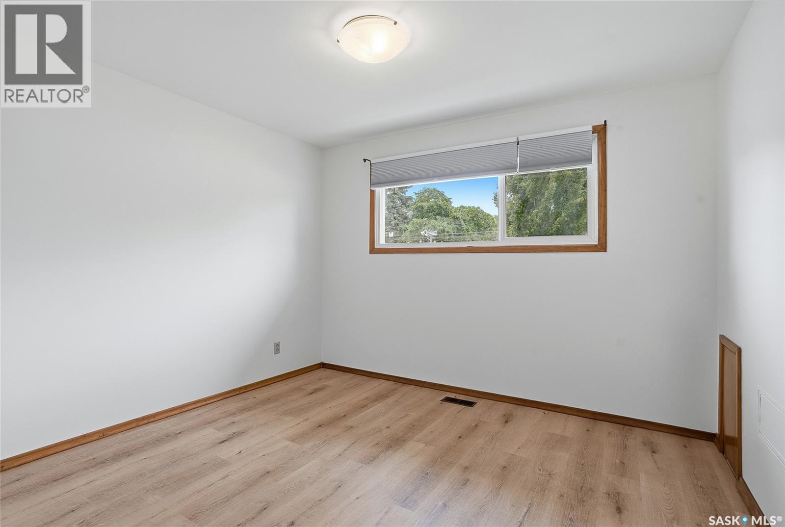 1704 Preston AVENUE S — photo 17