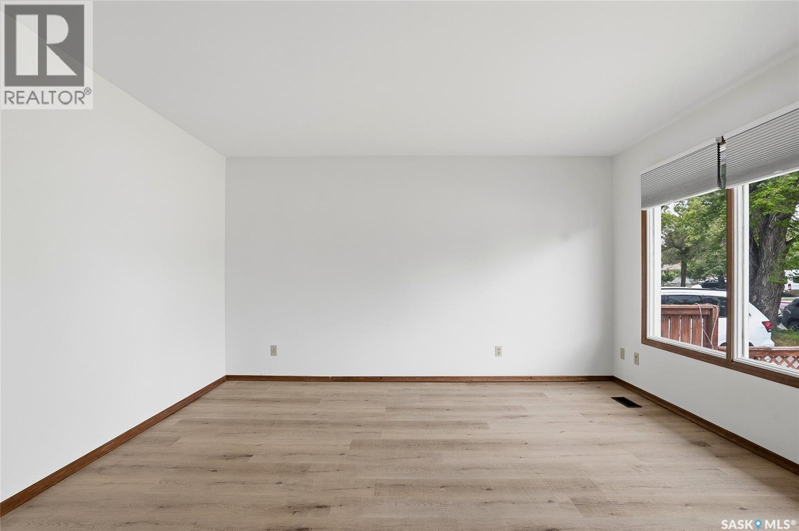 1704 Preston AVENUE S - photo 4
