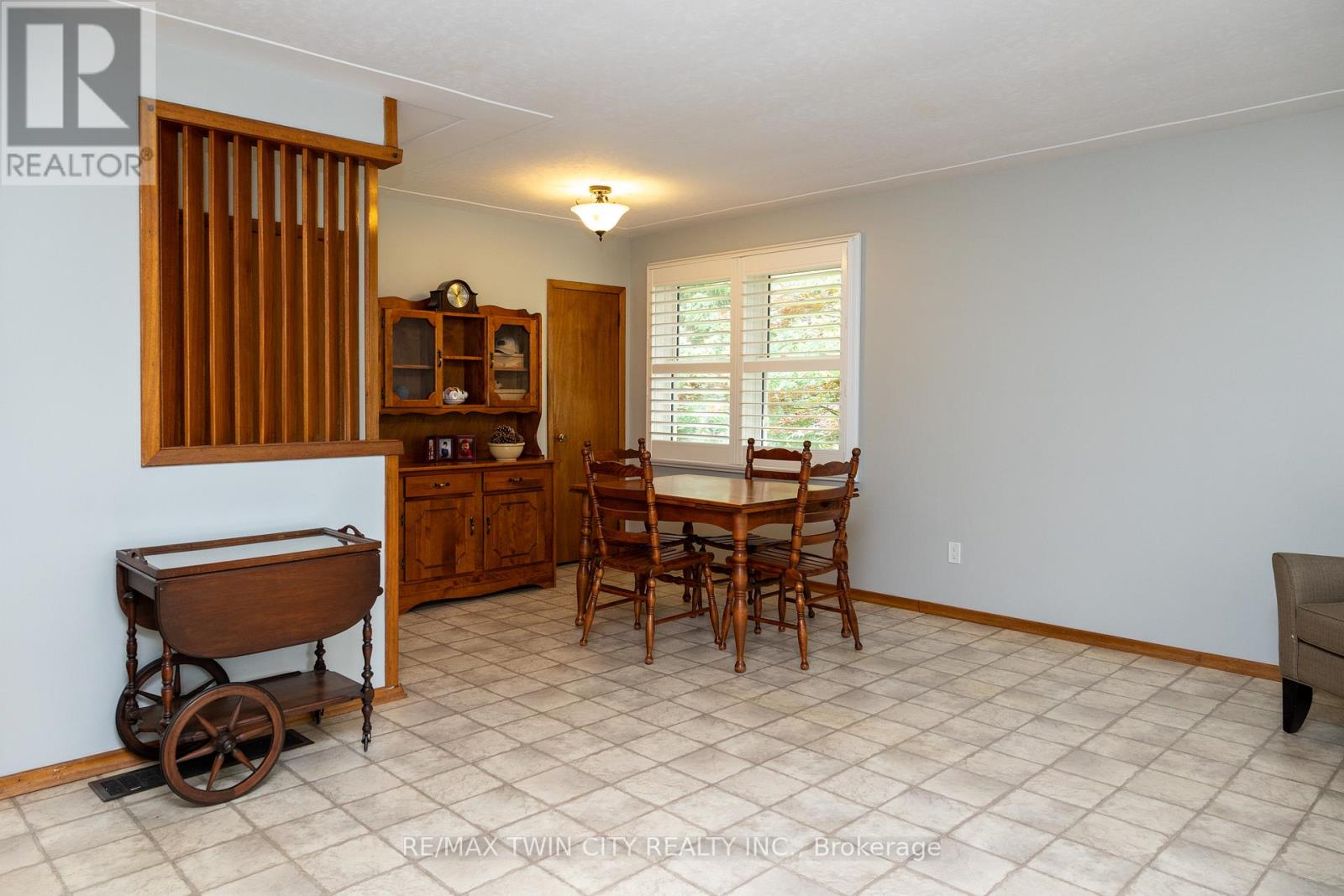 156 MUTUAL STREET N - 12