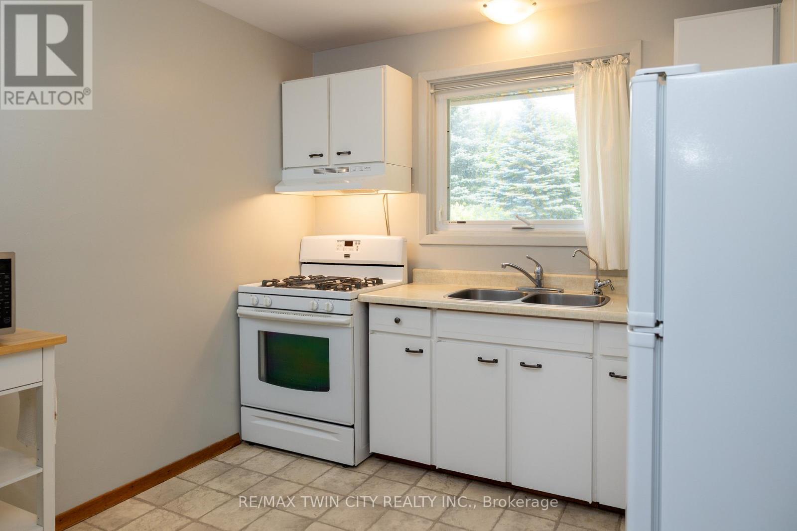 156 MUTUAL STREET N - 15