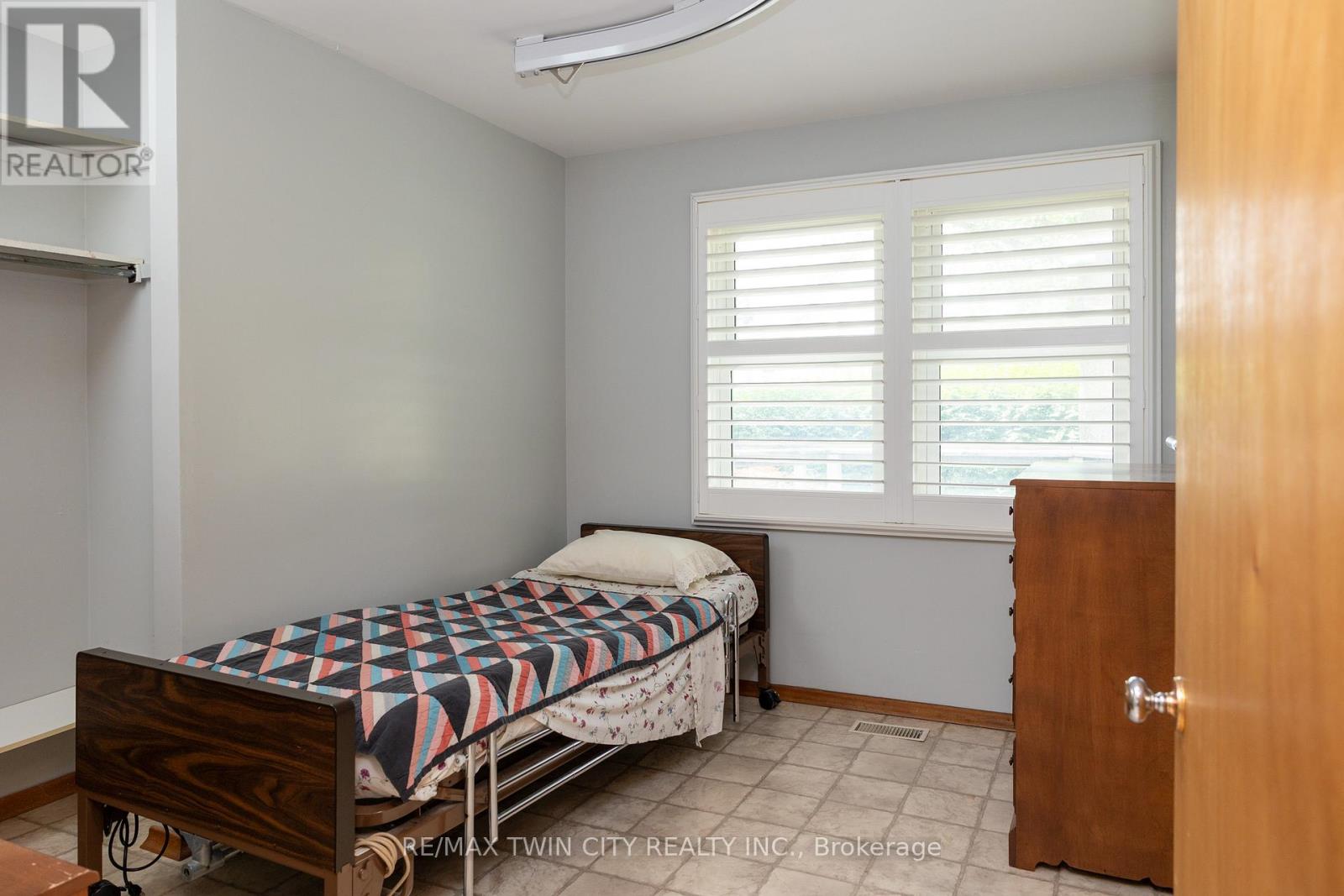 156 MUTUAL STREET N - 16