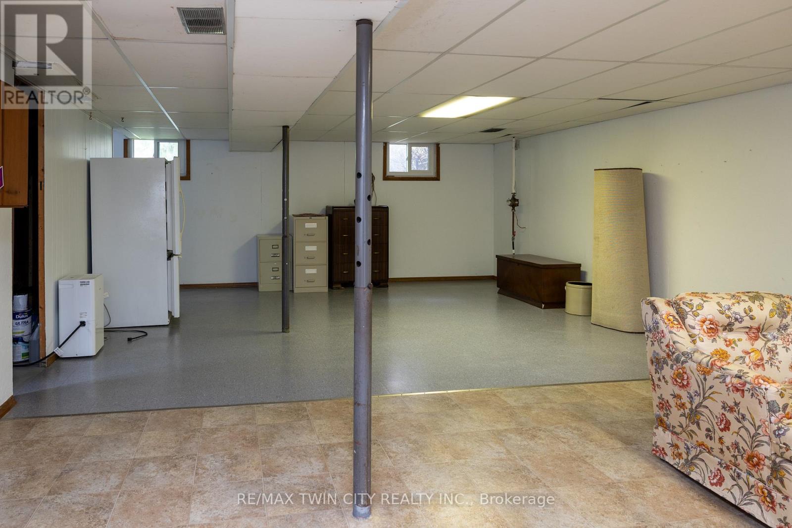 156 MUTUAL STREET N - 21