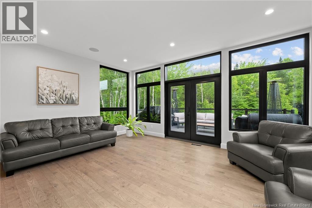 18 London Lane - Image 16