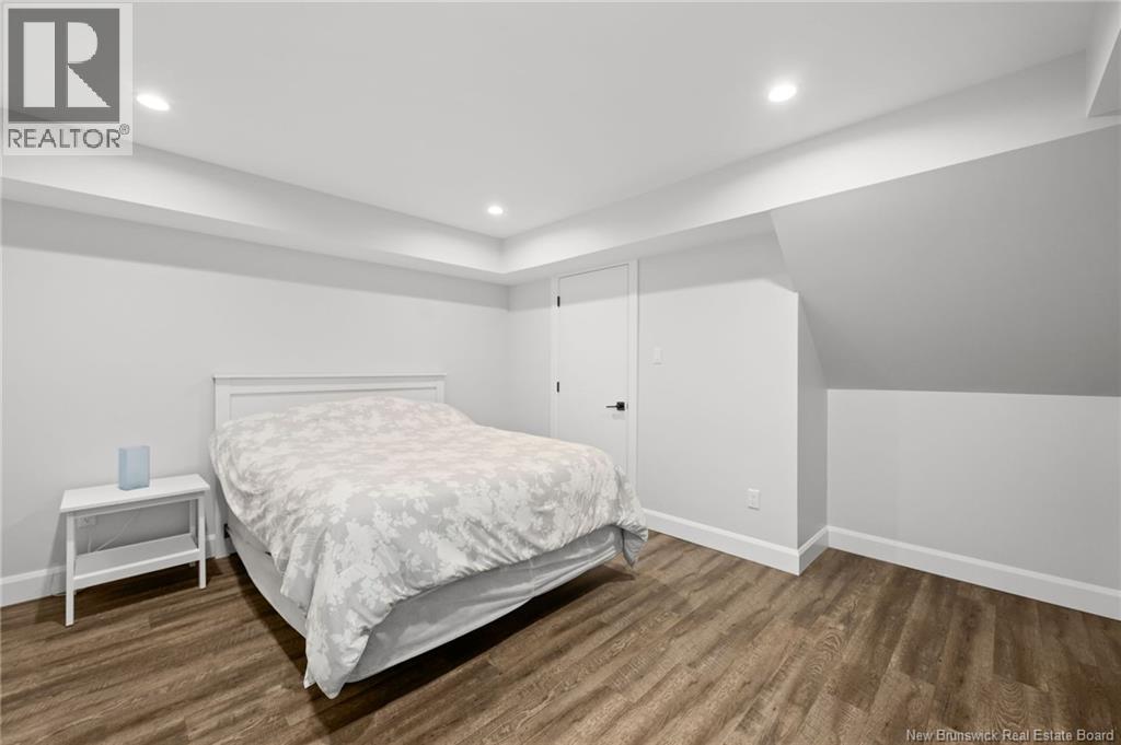 18 London Lane - Image 40
