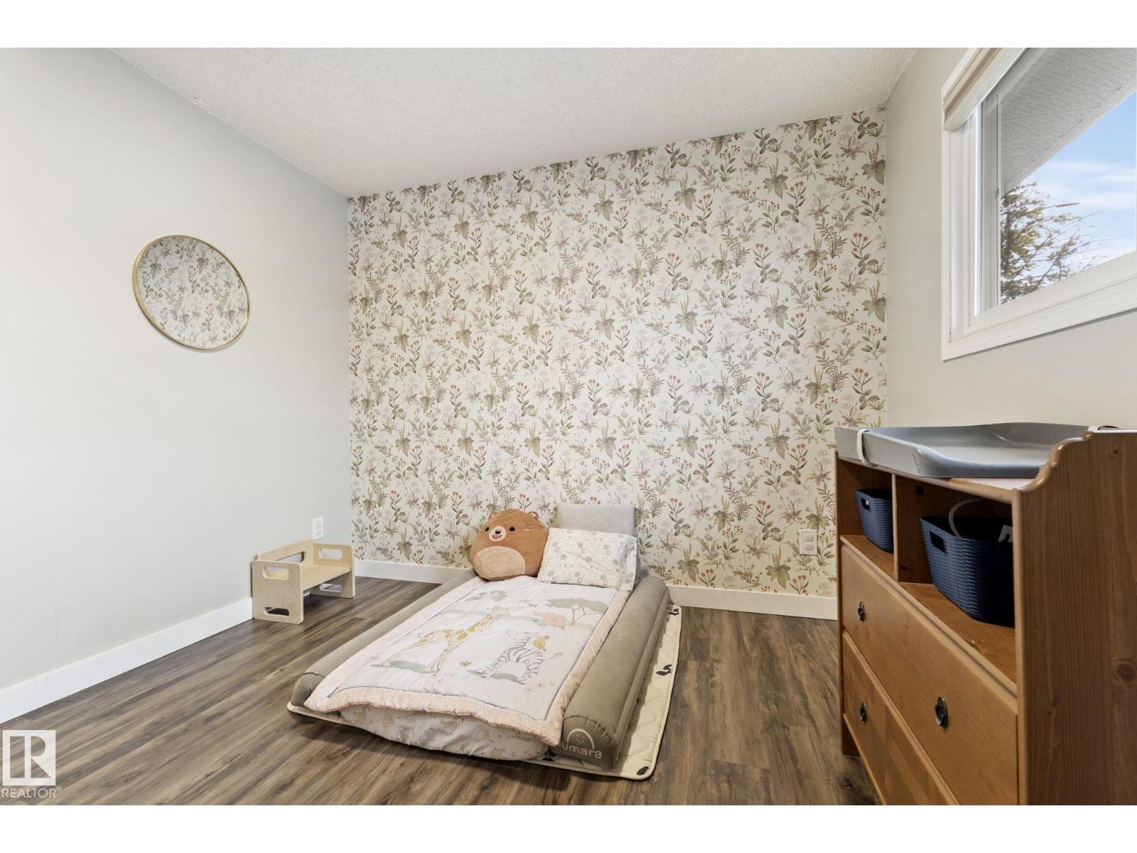 4702 50 AV - 21