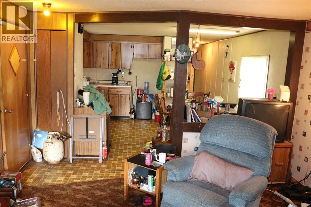 4938 49 Avenue - 8