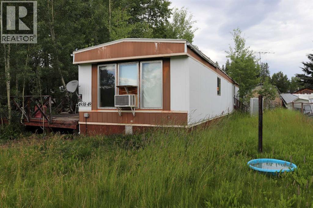4938 49 Avenue - 1