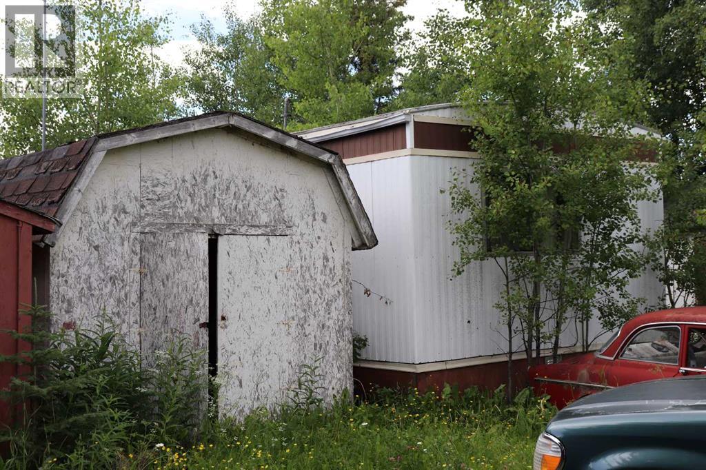 4938 49 Avenue - 11