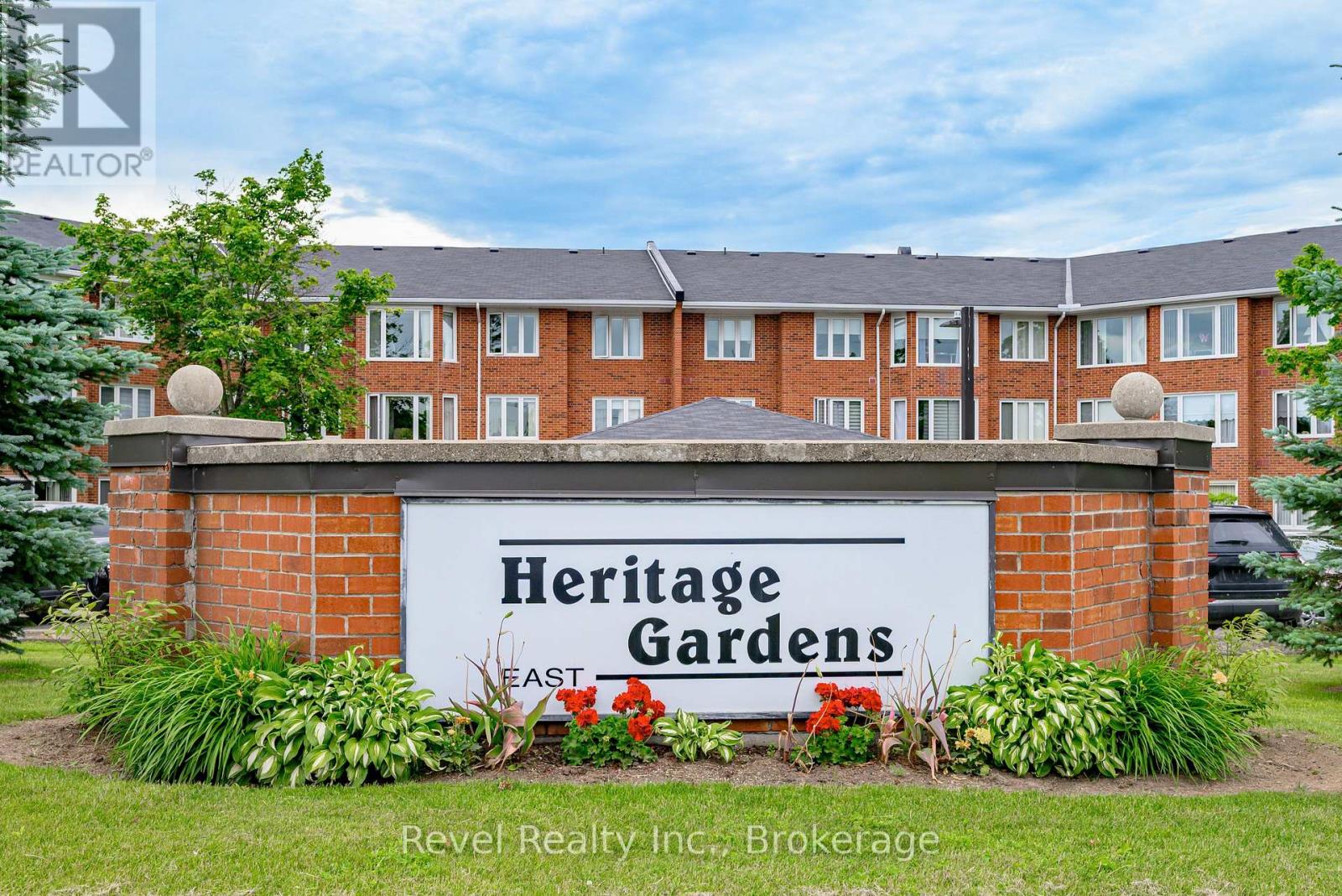 #302 3 HERITAGE WAY - 1