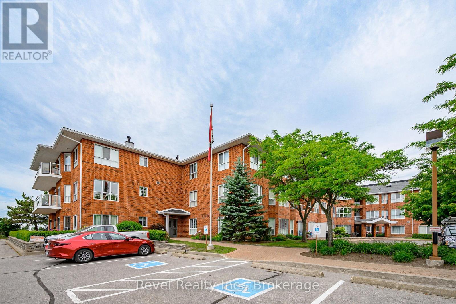 #302 3 HERITAGE WAY - 11