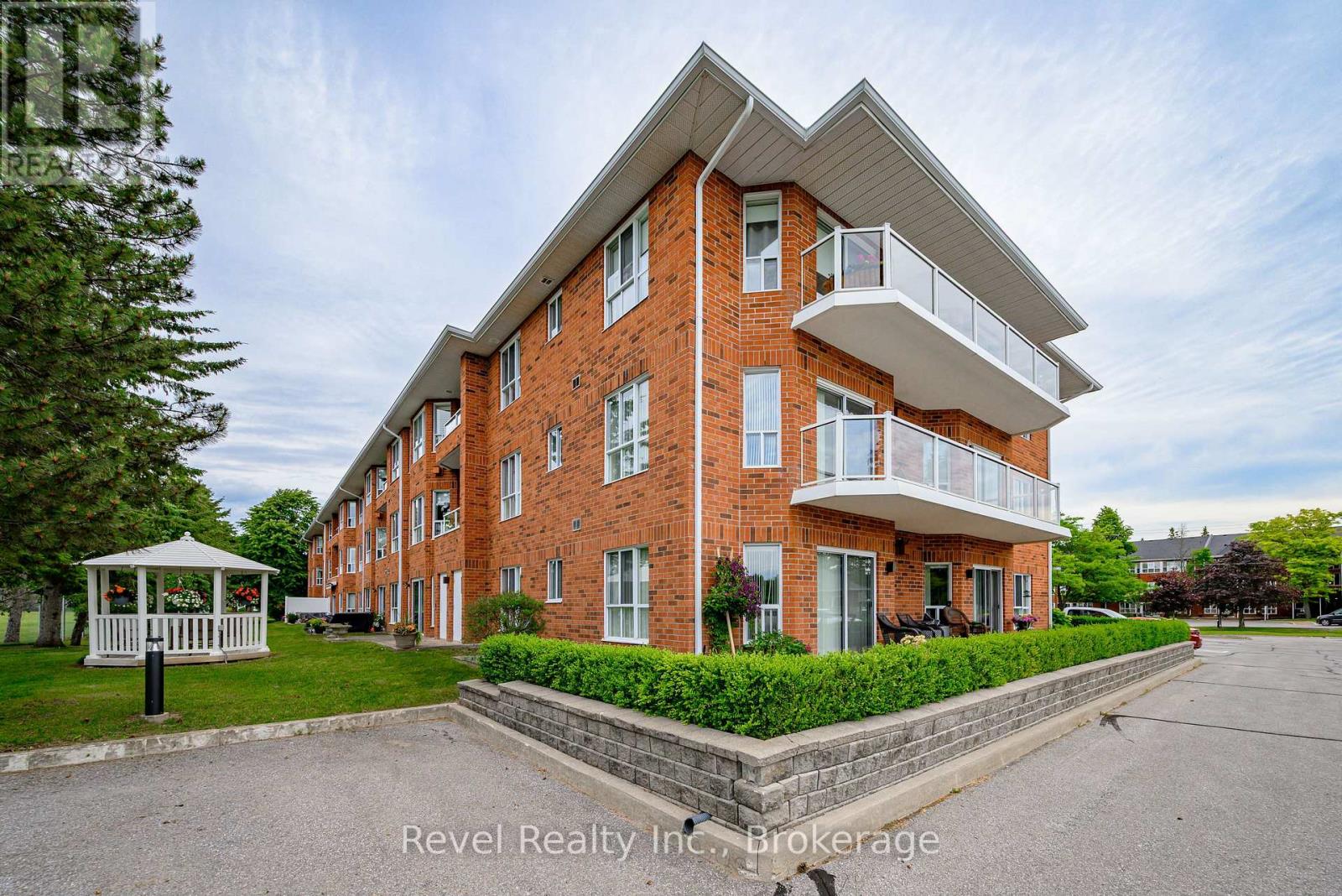 #302 3 HERITAGE WAY - 12