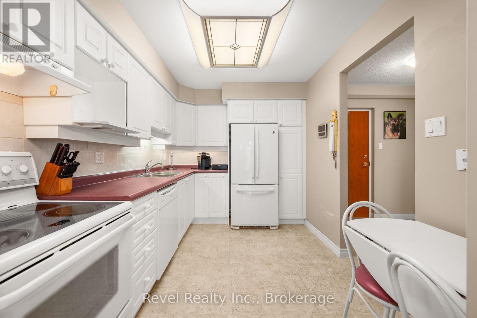 #302 3 HERITAGE WAY - 16