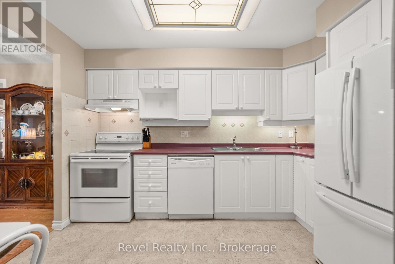 #302 3 HERITAGE WAY - 17