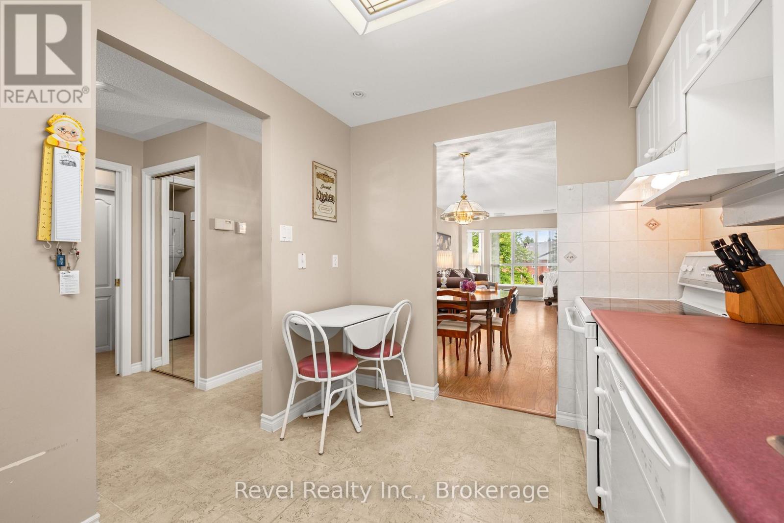 #302 3 HERITAGE WAY - 18