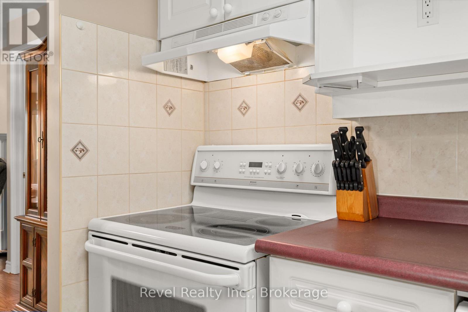 #302 3 HERITAGE WAY - 20
