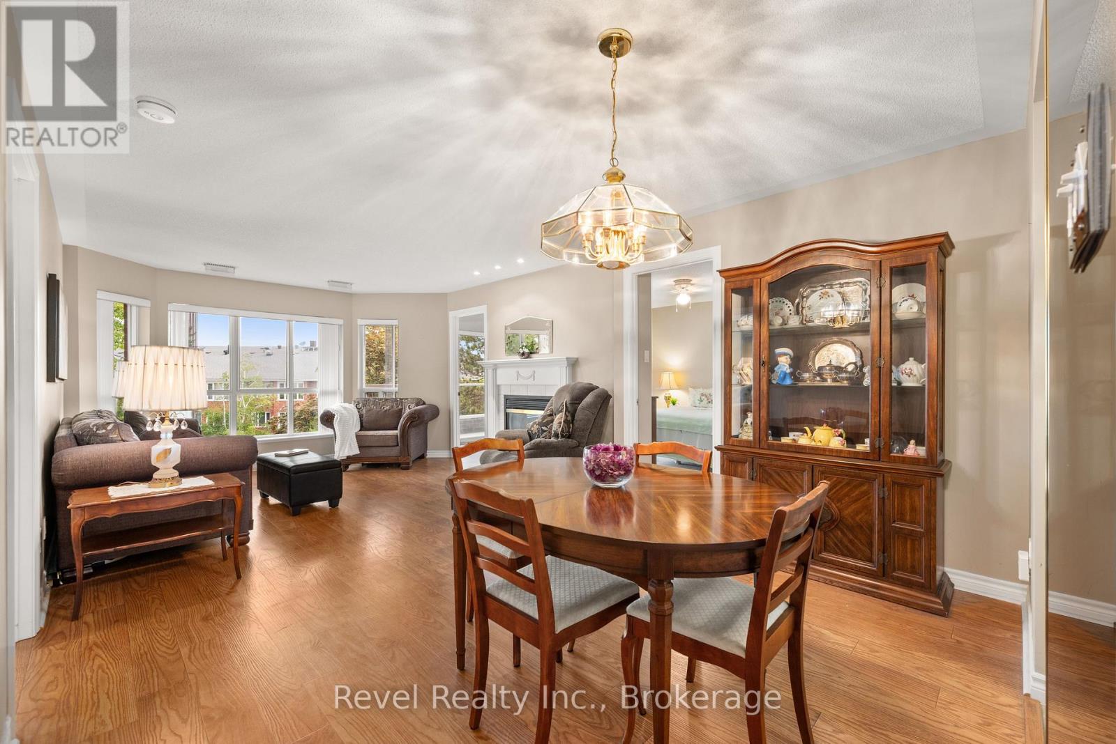 #302 3 HERITAGE WAY - 21