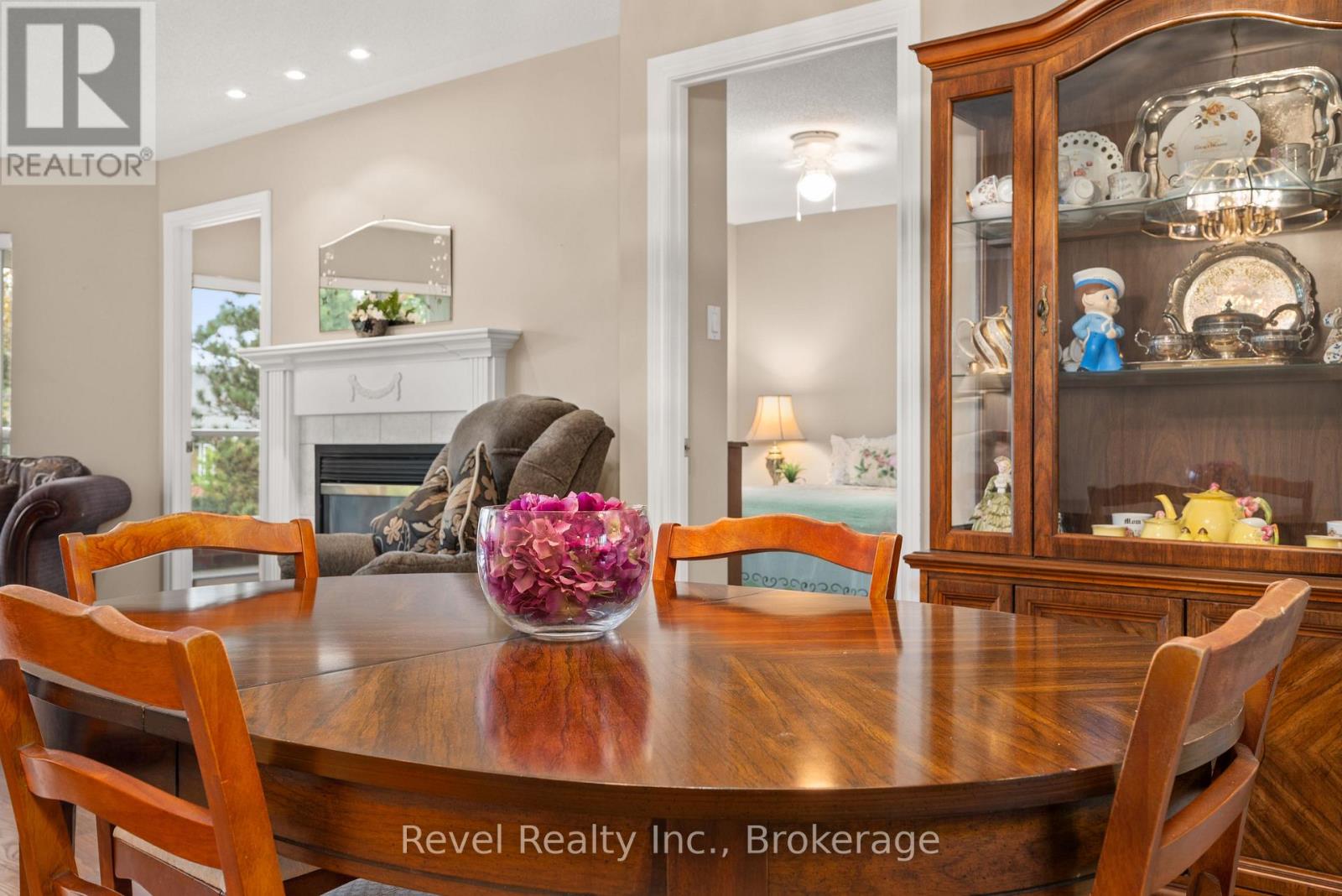 #302 3 HERITAGE WAY - 23