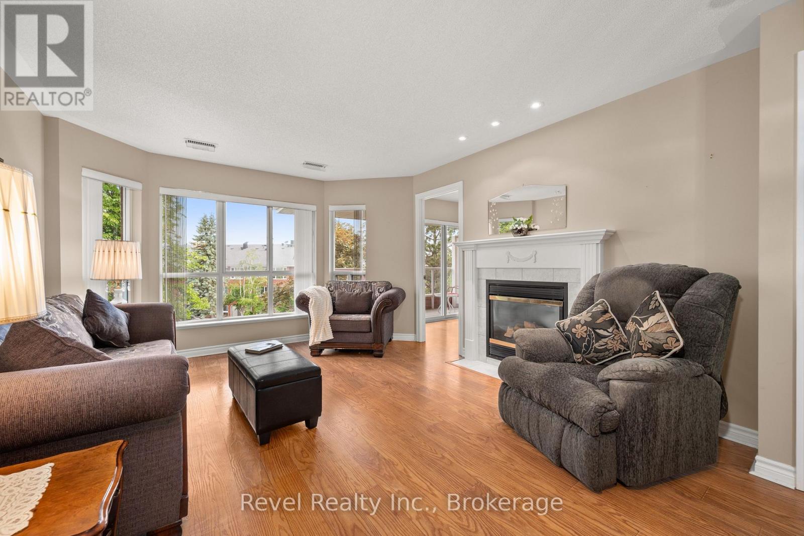 #302 3 HERITAGE WAY - 25