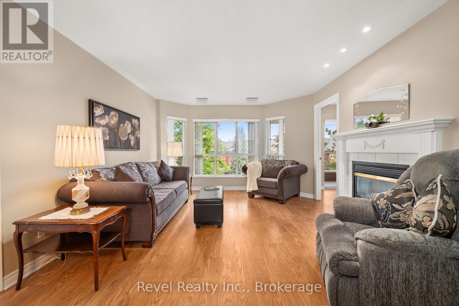 #302 3 HERITAGE WAY - 26