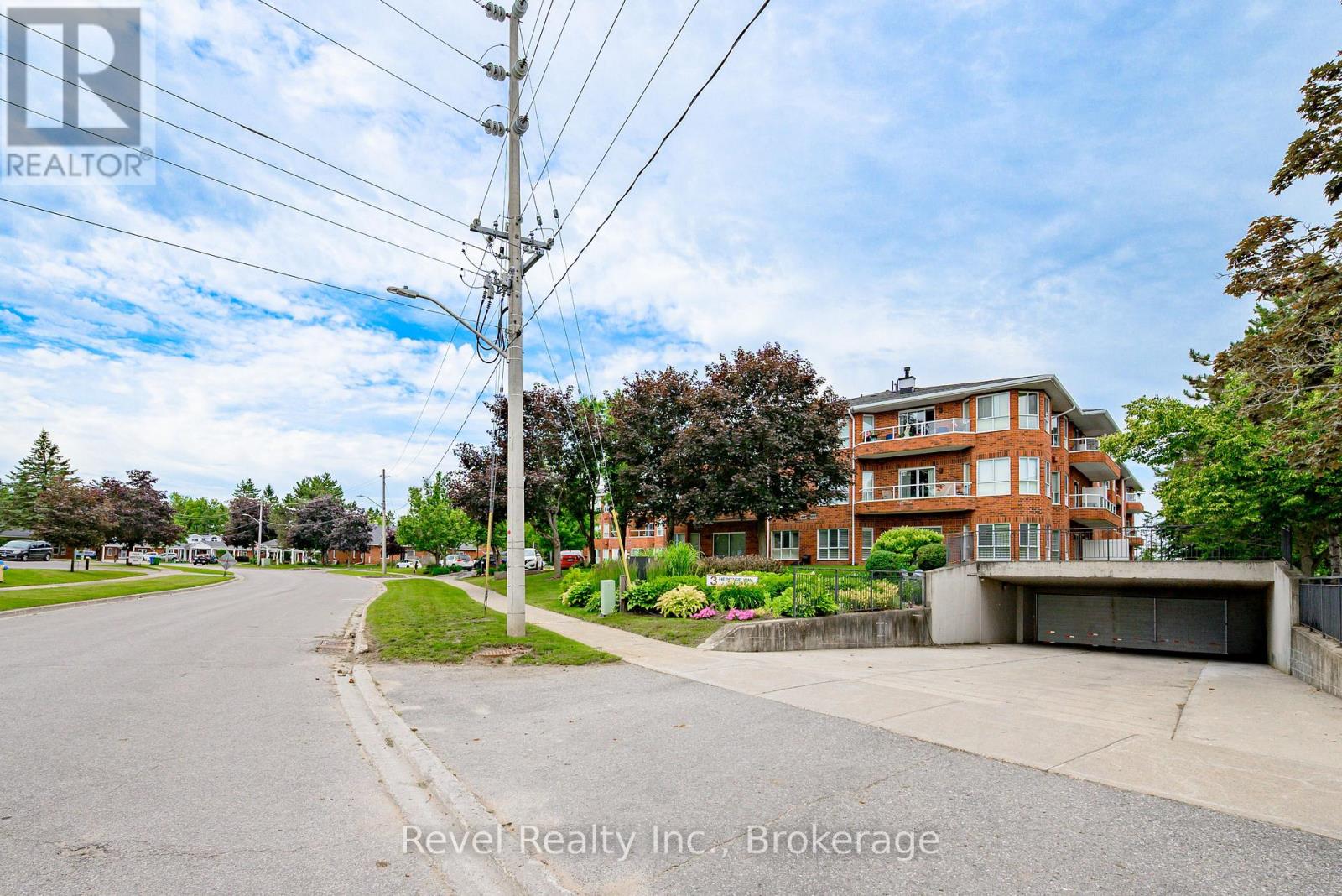 #302 3 HERITAGE WAY - 3