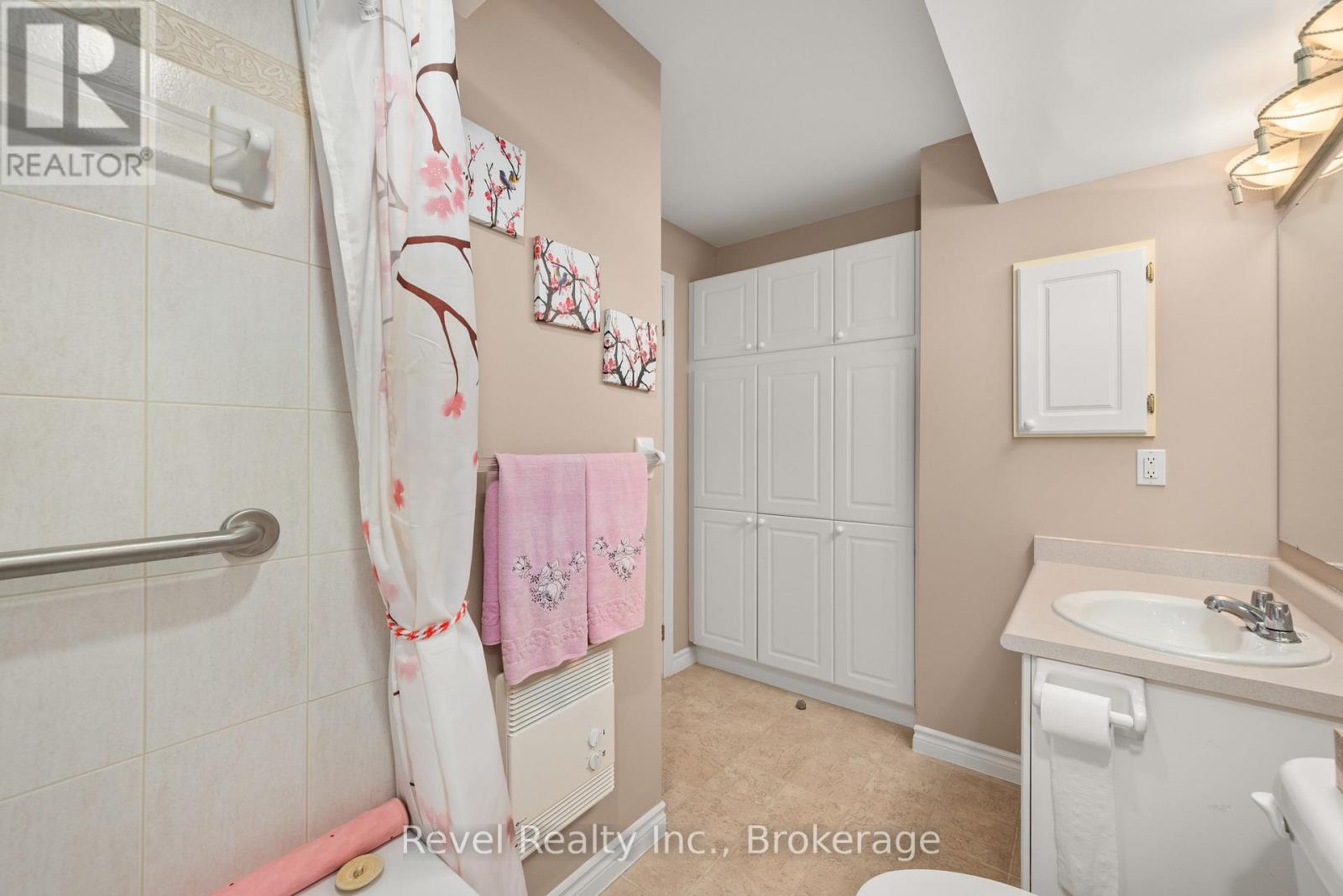 #302 3 HERITAGE WAY - 32