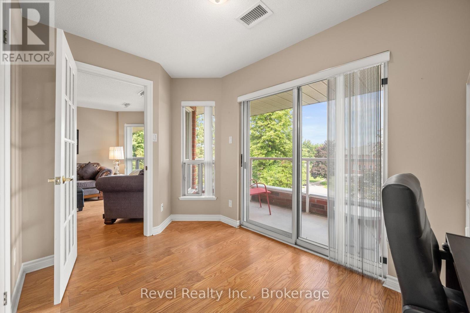 #302 3 HERITAGE WAY - 36